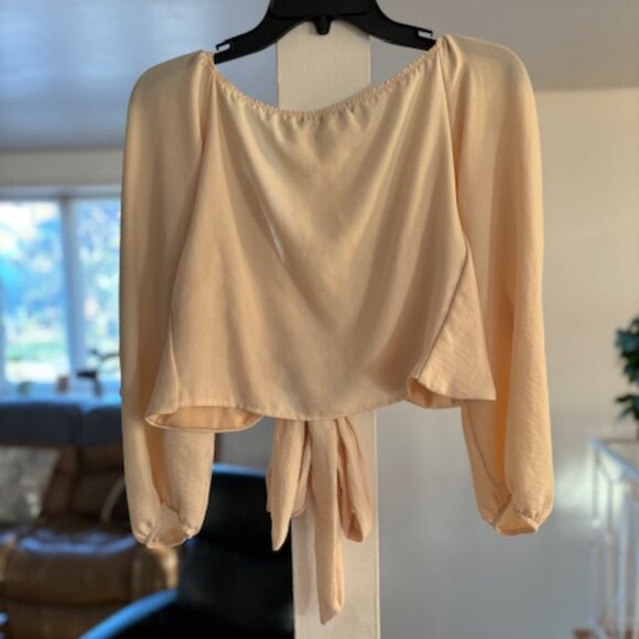 glow passion cream colored tie front top size m nwt - Picture 3 of 4